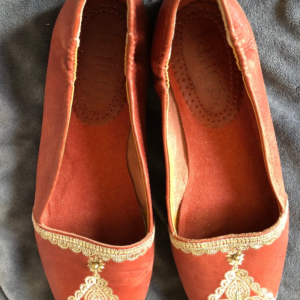 Latigo embroidered leather flats